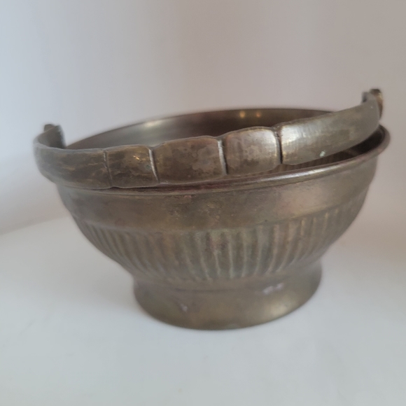 Vintage Heygill brass handled basket ridges on side and decorative Handle - Picture 5 of 8